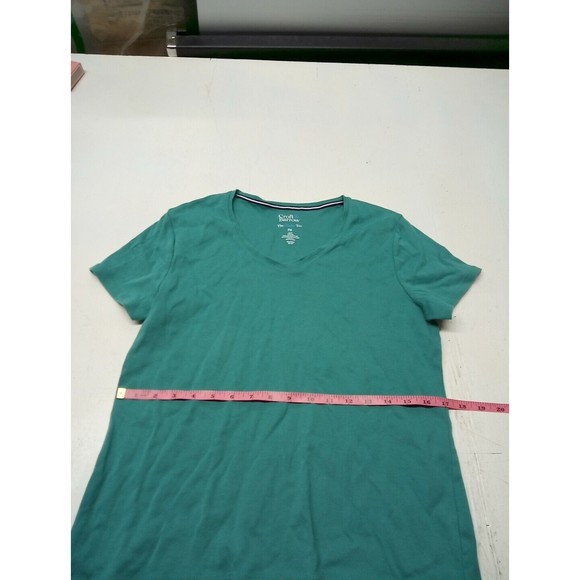 Women's Croft & Barrow Petite The Classic Tee Short Sleeve V-Neck Green  PM - Picture 3 of 5